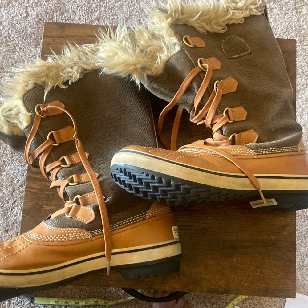 Sorel tall lace up boots size 10